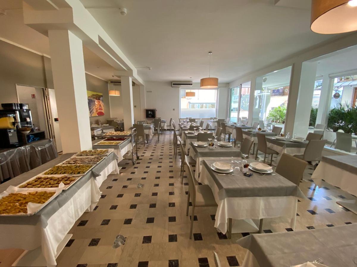 Hotel Lux Gabicce Mare Εξωτερικό φωτογραφία