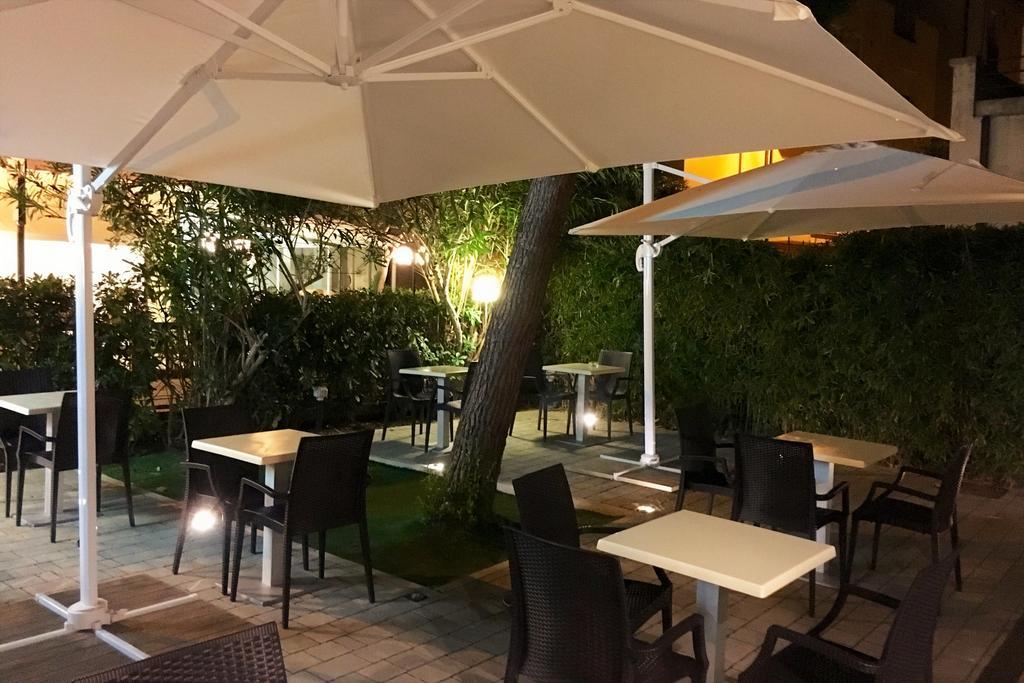 Hotel Lux Gabicce Mare Εξωτερικό φωτογραφία